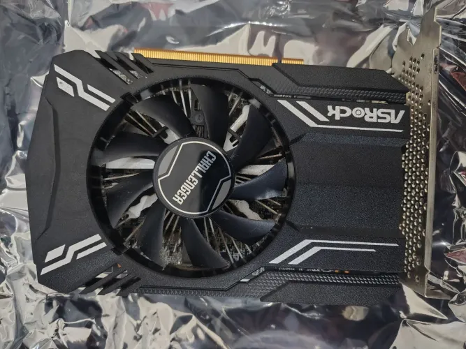Vendo Placa de Vídeo AMD RX6400 4GB