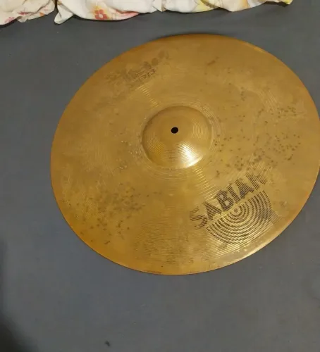Vendo um Prato Sabian de Bateria  usado ( Em bom estado conservado) Ride Liga B20