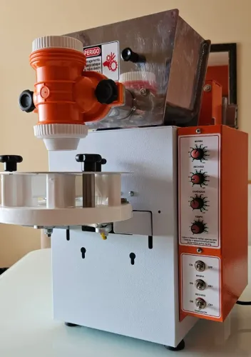 Máquina modeladora de salgados 127 Volts Absolutamente NOVA (Pouquíssimo uso)