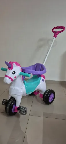 Triciclo Infantil unicórnio calesita