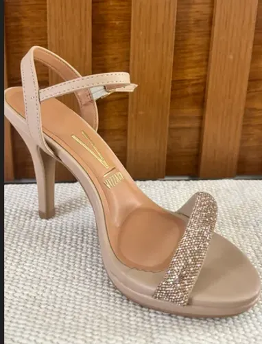 SANDALIA DE SALTO COM BRILHO VIZZANO N34