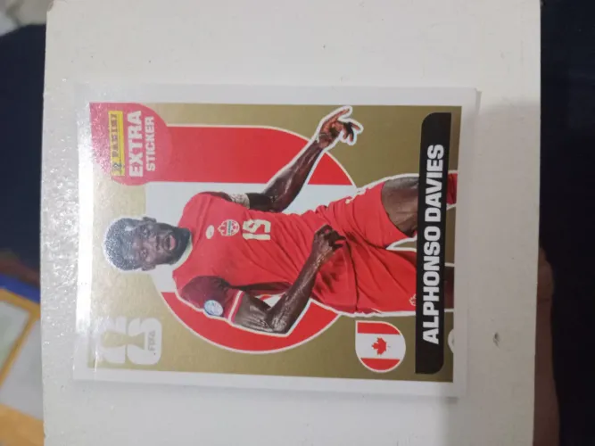 Figurinha da copa alphonso devies legend dourada