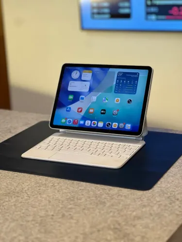 iPad Air M1 - 256GB + Magic Keyboard