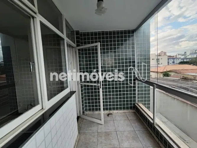 Apartemento espaçoso, ótima localização, elevador