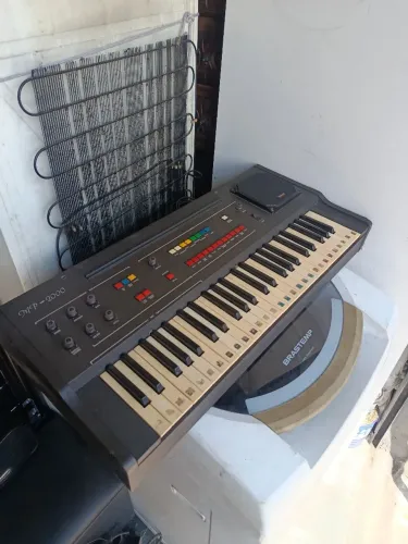 Órgão eletrônico portátil vintage Minami MP-2000