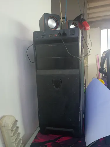 Gabinete AMD para trabalho.