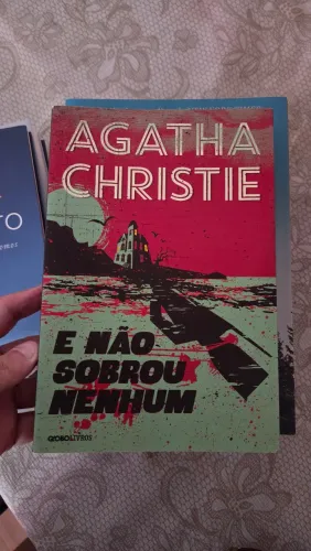 Livro - E não sobrou nenhum - Agatha Christie