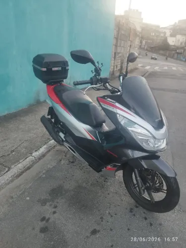 Moto PCX 2018 Sport (contém pequenos ralados)