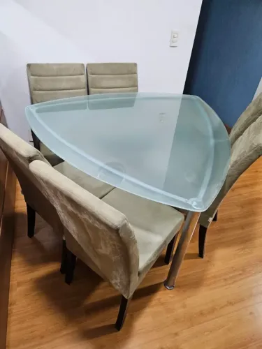 Mesa Triangular Vidro com 6 Seis Cadeiras