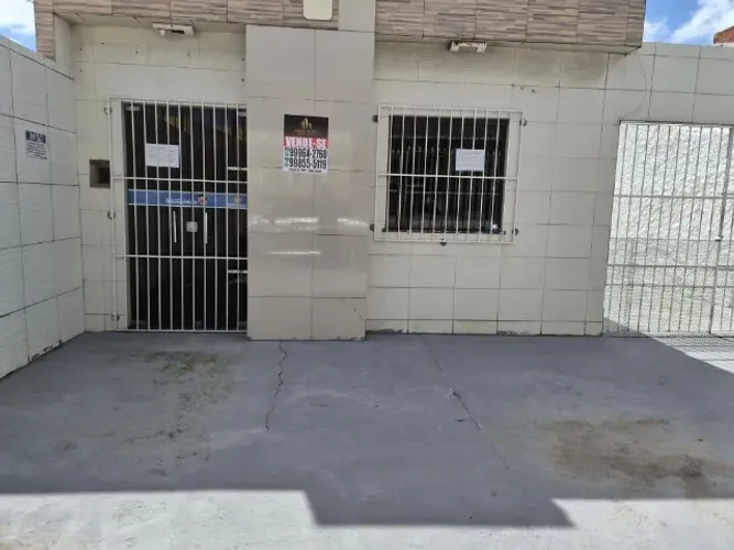 VENDO PREDIO COMERCIAL - EM FRENTE A UFS