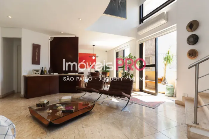 Duplex na Vila Nova Conceição com 136m², 3 quartos (1 suíte), 2 vagas e rico em iluminação