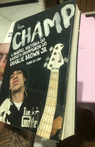 Livro - Biografia de Champignon do Charlie Brown Jr