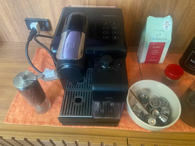 Cafeteira nexpresso com vaporização