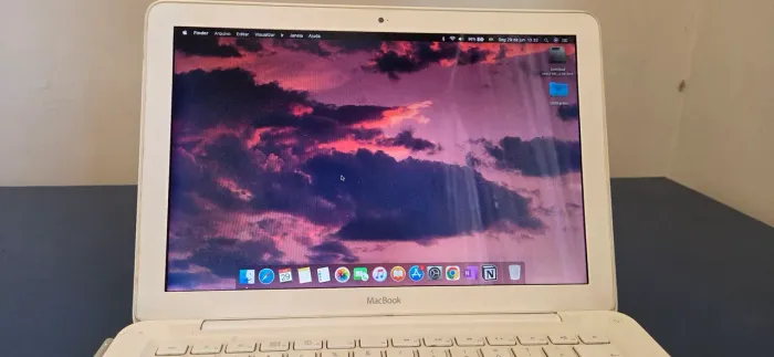 MacBook White 13" 2009 - Funciona, para reparo/restauração