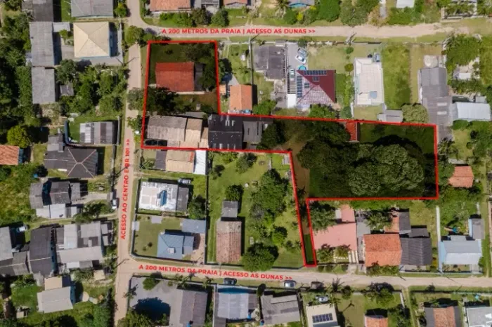Terreno com 3 casas e salão de festas 3.000m²