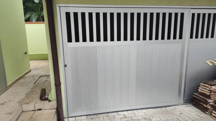 Vendo Portas de Alumínio Garagem