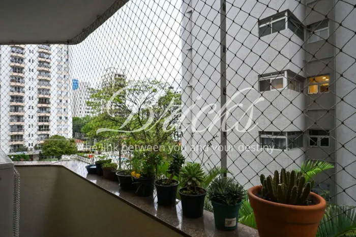 APARTAMENTO VENDA CAMPO BELO - AR CONDICIONADO E PISCINA