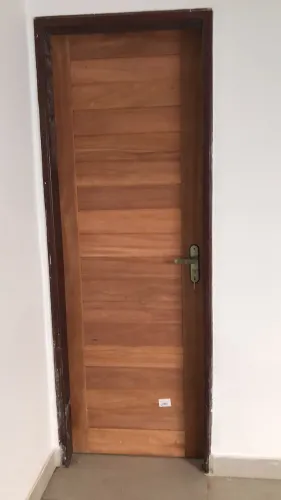 Marceneiro, instalador de portas e janelas