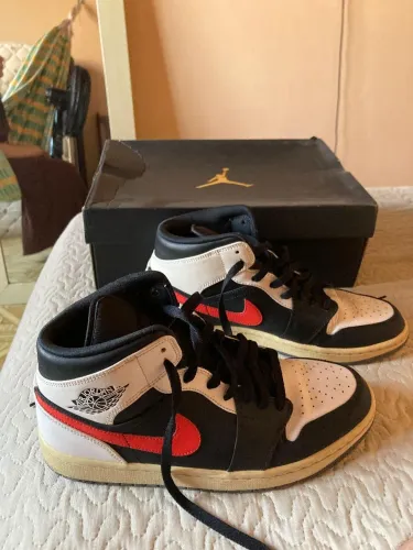 Air Jordan 1 Mid