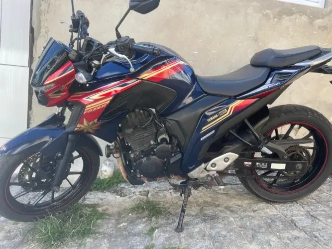 Fz25 2023 edição limitada em muito bom estado de conservação