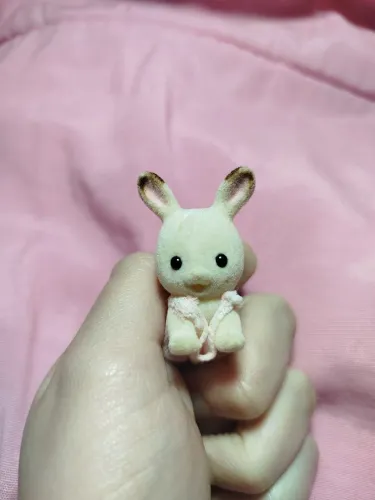Sylvanian familie coelho engatinhando