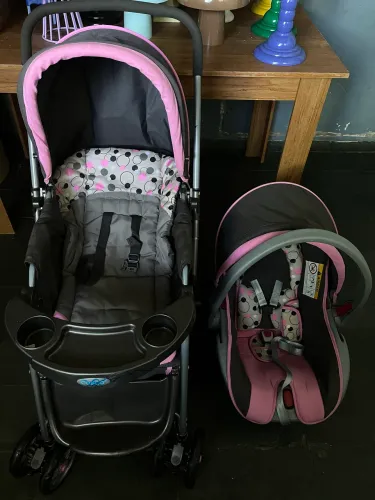 Carrinho + bebê conforto cosco