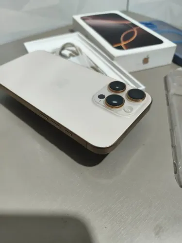 iPhone 16 pro max desert 256GB perfeito na caixa com cabo e capa