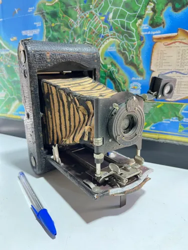 Máquina fotográfica antiga Kodak 1920