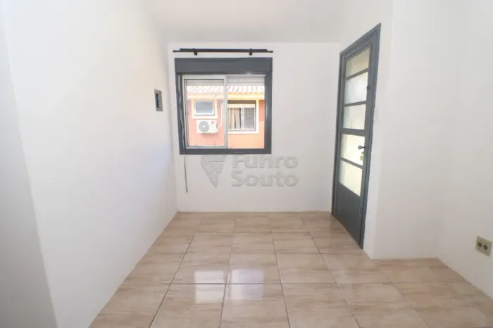 Apartamento térreo de 1 dormitório em condomínio fechado