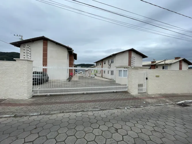 ÓTIMO APARTAMENTO SEMI-MOBILIADO PARA LOCAÇÃO