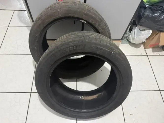 Pneus Michelin - Semi Novo - 235/45-R17