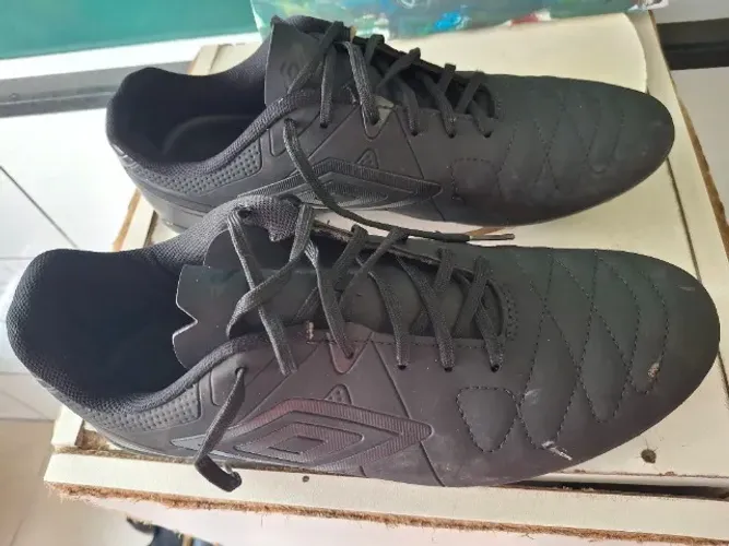 chuteira umbro campo