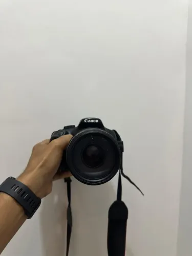 Canon T7