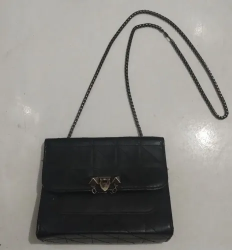 Linda bolsa de couro, duas opções de uso. 
