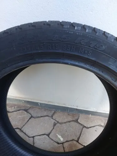 Pneu Pirelli Scorpion 235/45 R19 95H / COMPASS