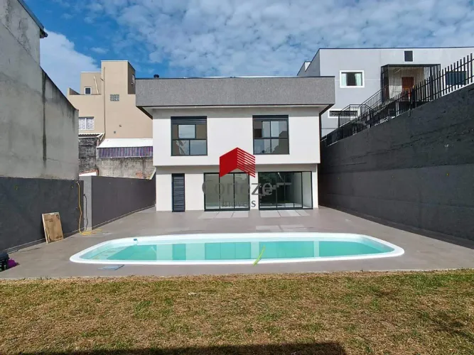 Sobrado com 256m² 3 quartos, à venda, no bairro Boqueirão em Curitiba
