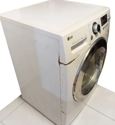 DOAÇÃO- LAVA E SECA, ESTA DANDO ALARME "ELE" MARCA LG, 8,5KG...