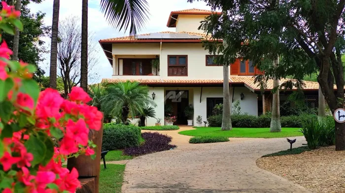 Casa de Luxo com 6 Suítes, Piscina e Quadra de Tênis no Fazenda Duas Marias
