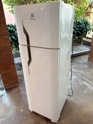 Geladeira Electrolux 260L DC35A