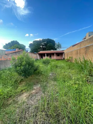 Lote no Maracanã 300m2 com barracão