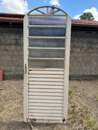 Janelas e porta metálicas