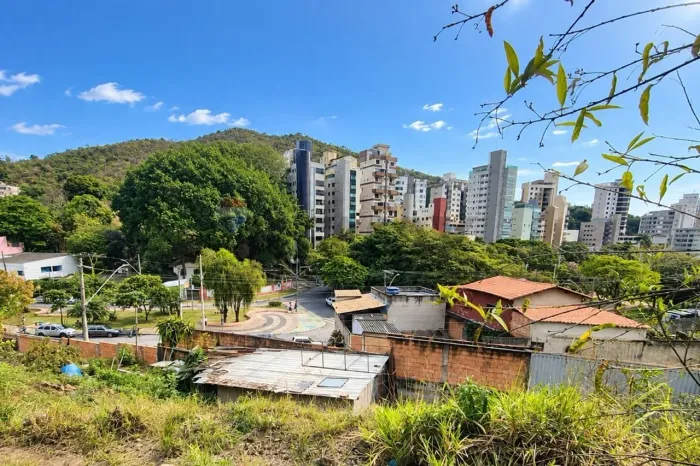 LOTE DE 1.080 m² NO MANGABEIRAS / COMITECO PRÓXIMO À PRAÇA JK
