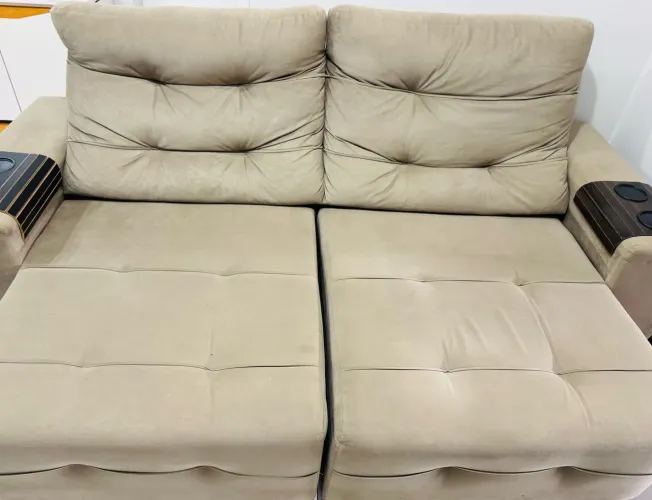 SOFÁ RETRÁTIL USADO - poucas marcas de uso