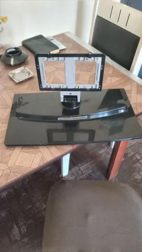 Vendo pedestal base p/TVs medidas abaixo !