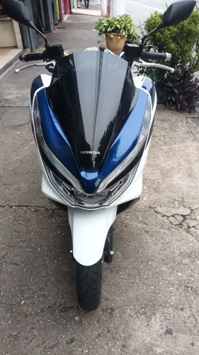 Vendo ou troco pcx 150 sport único dono pneu traz  novo