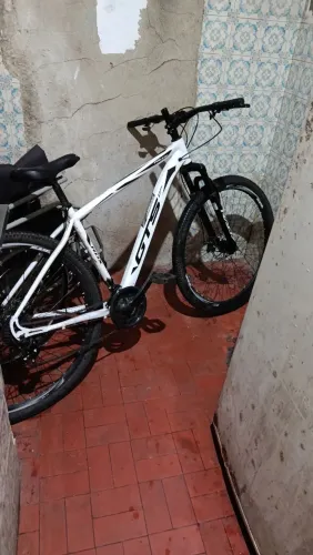 Bicicleta com macaquinho quebrado valor 600