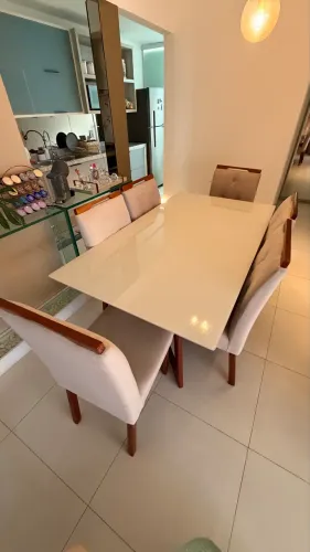 Mesa e cadeiras
