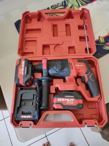 Vende-se furadeira martelete a bateria 4 ah e carregador 4 amperes marca rilit