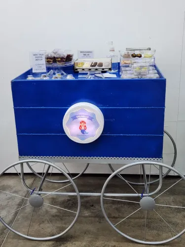 Carrinho Gourmet MDF Usado (doces, eventos, festas)
