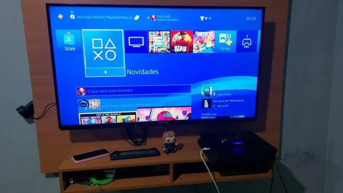 Vendo PS4 em perfeito estado bem conservado valor R$ 1.400